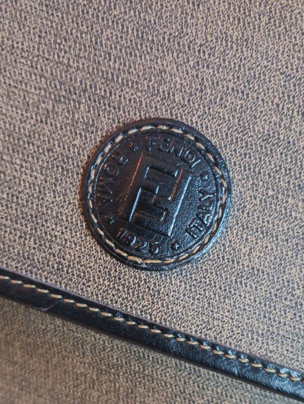 FENDI - Picture 4 of 10